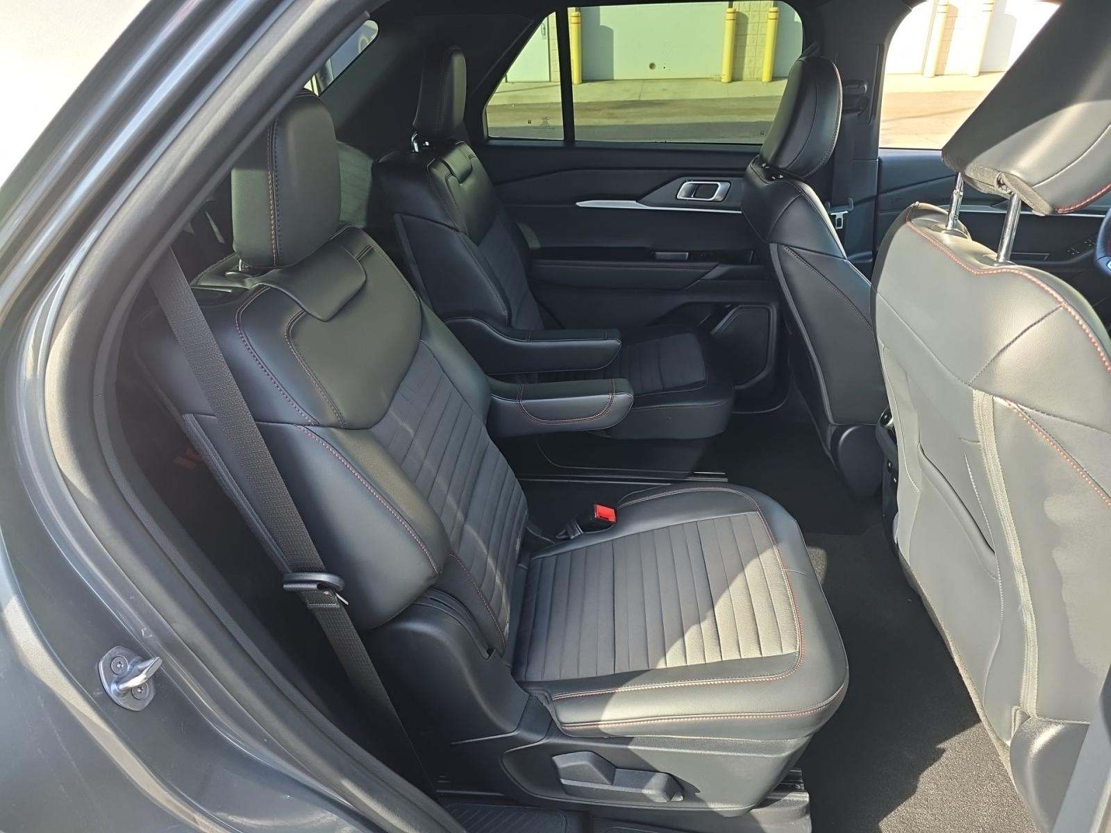 2025 Ford Explorer ST-Line AWD