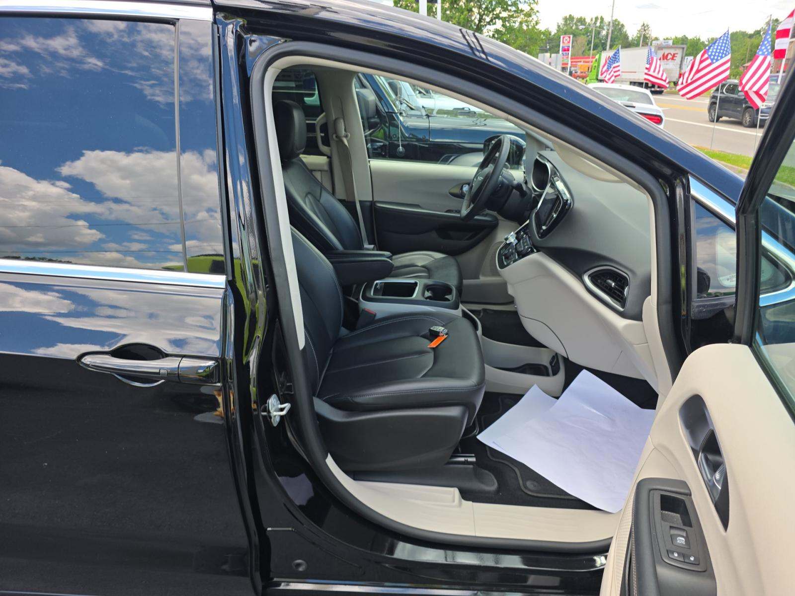2024 Chrysler Pacifica Touring L FWD