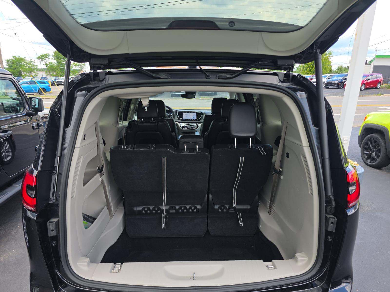 2024 Chrysler Pacifica Touring L FWD