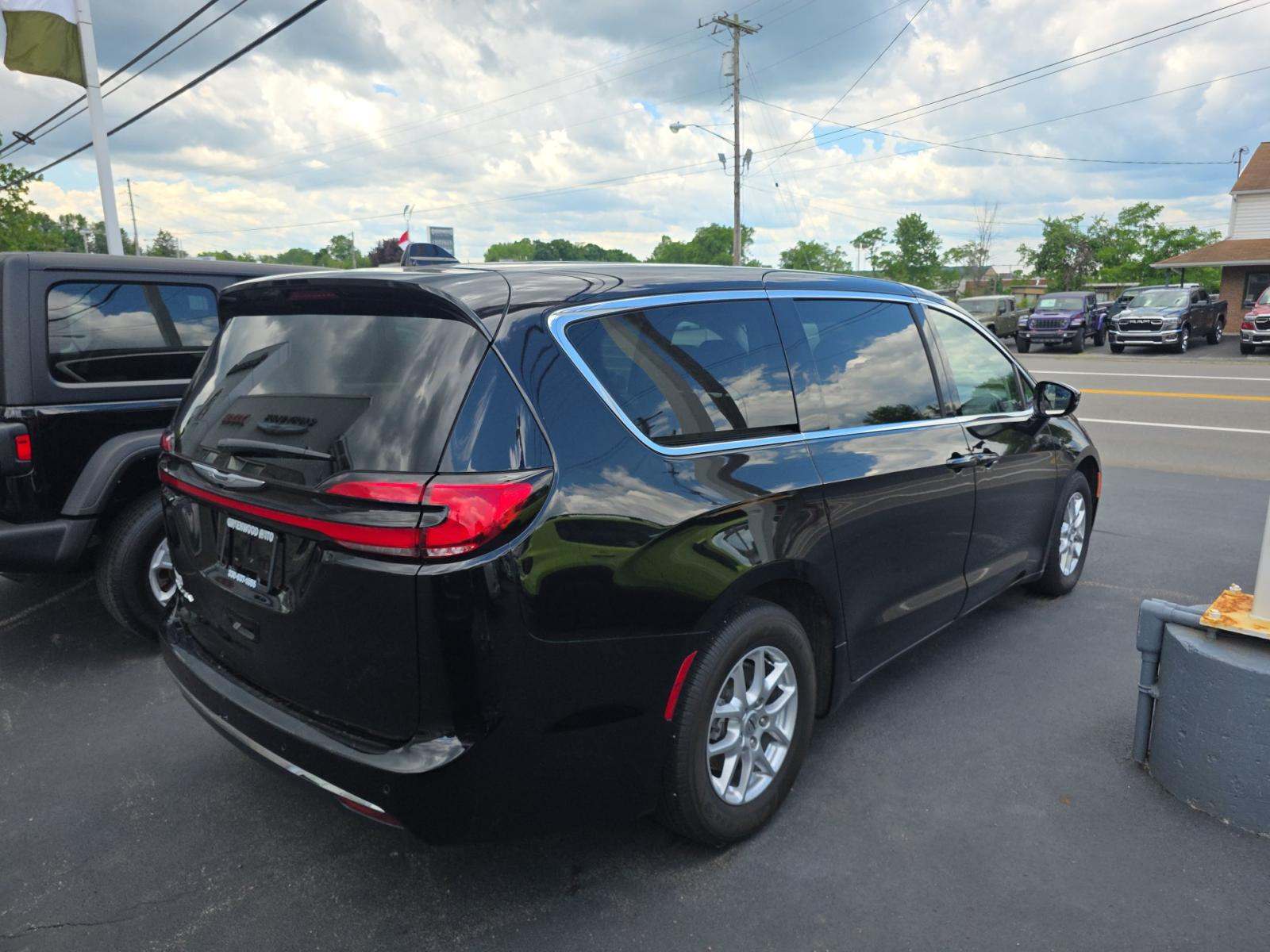 2024 Chrysler Pacifica Touring L FWD