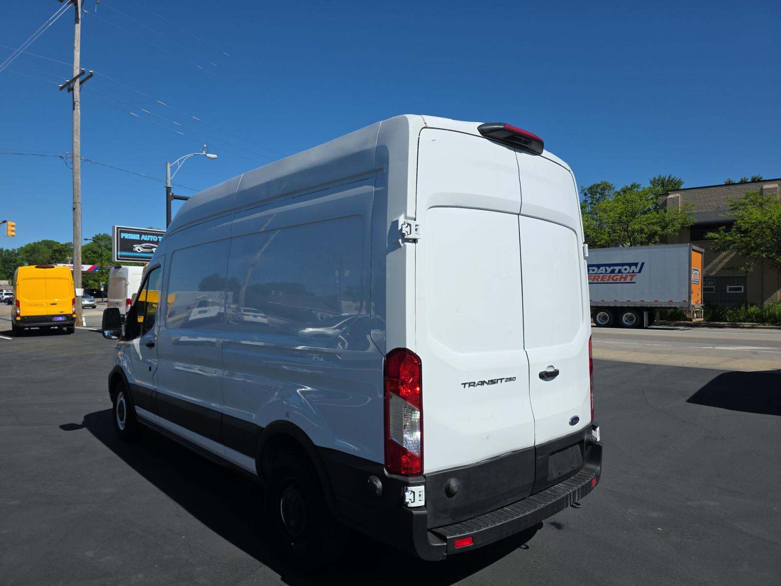 FORD TRANSIT 250 - 2