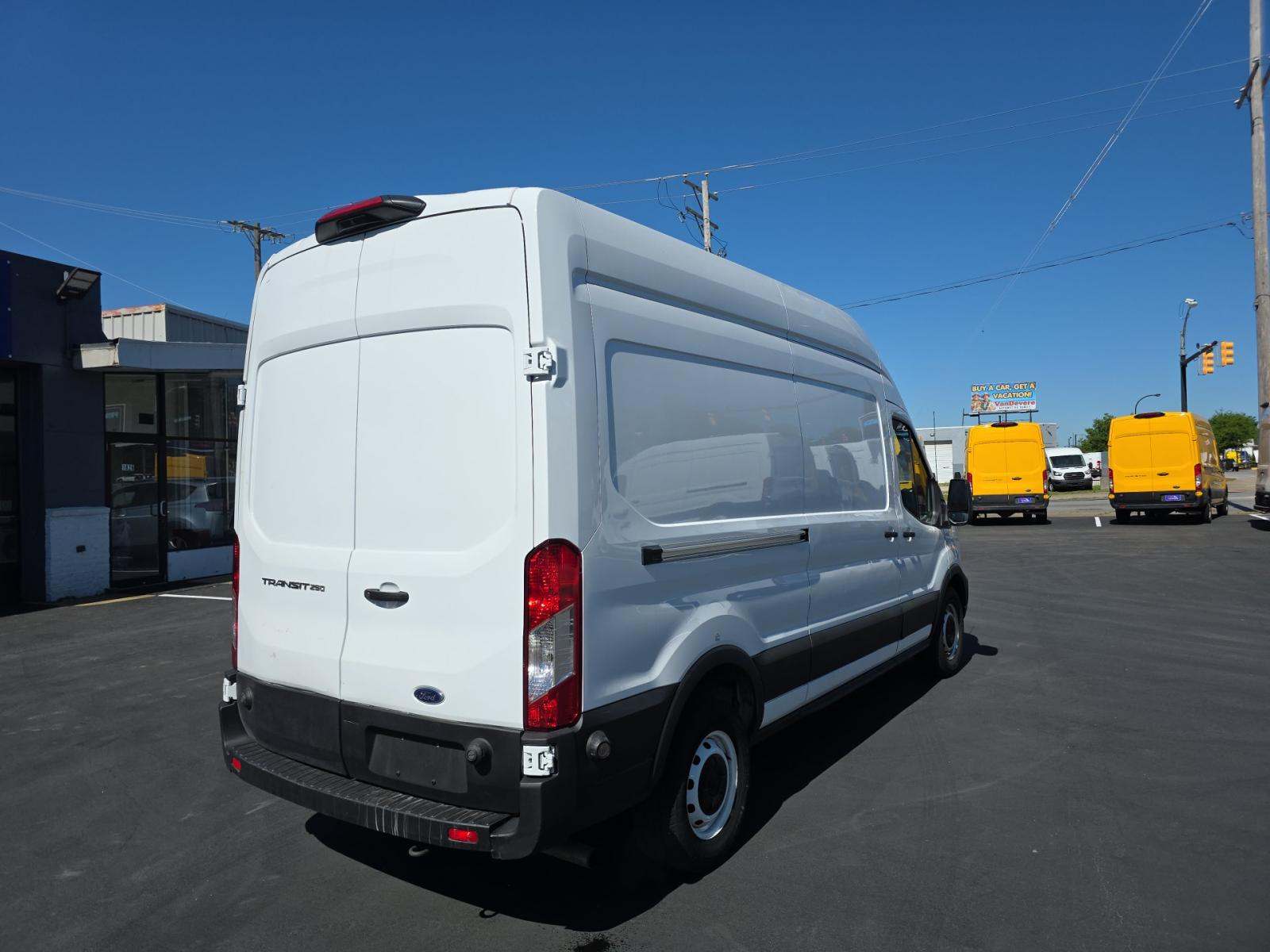 FORD TRANSIT 250 - 3