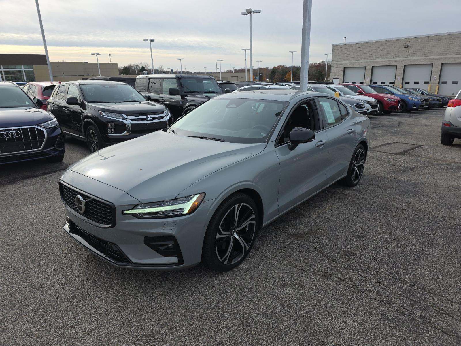 2024 Volvo S60 B5 Plus FWD