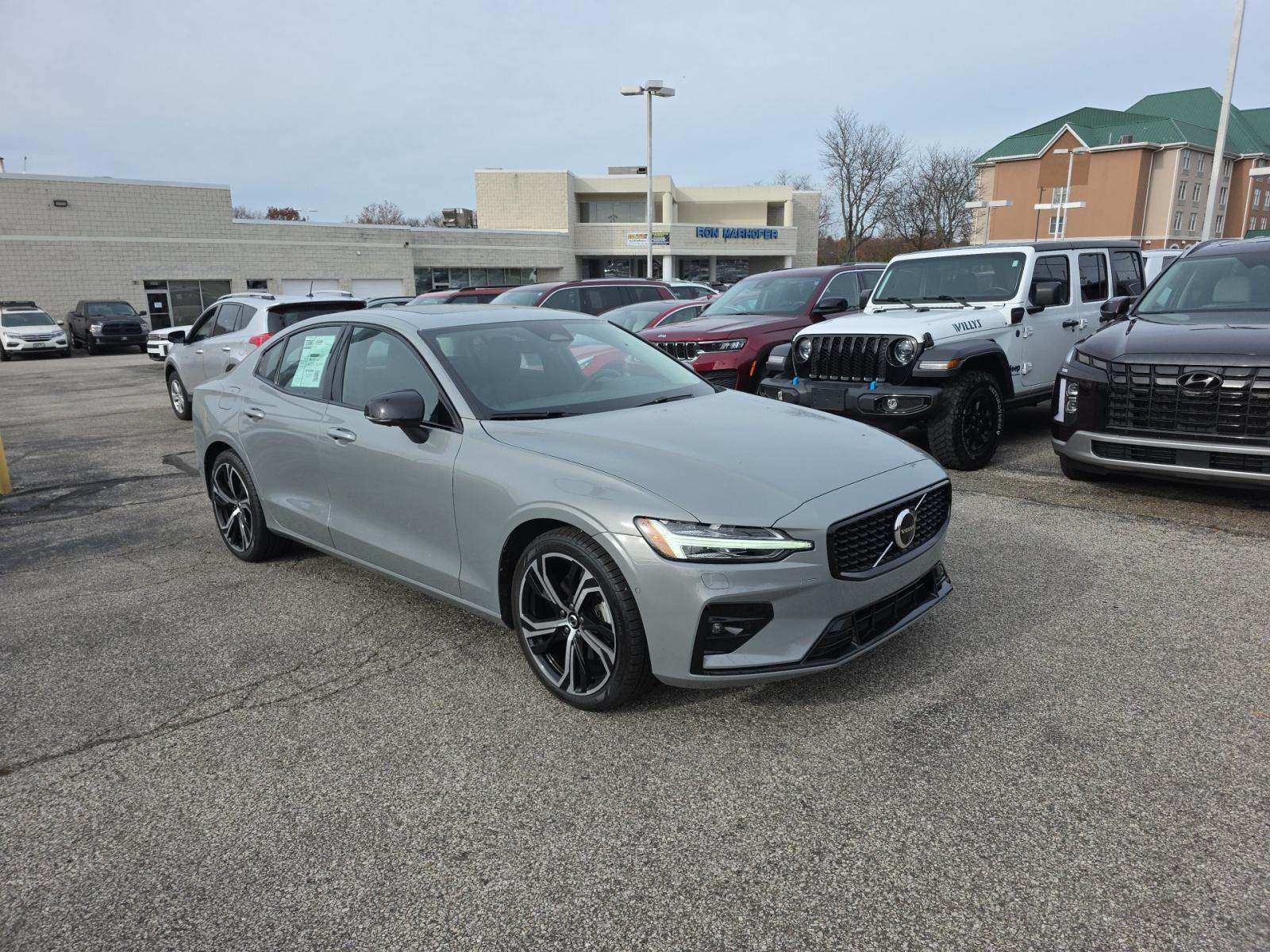 2024 Volvo S60 B5 Plus FWD