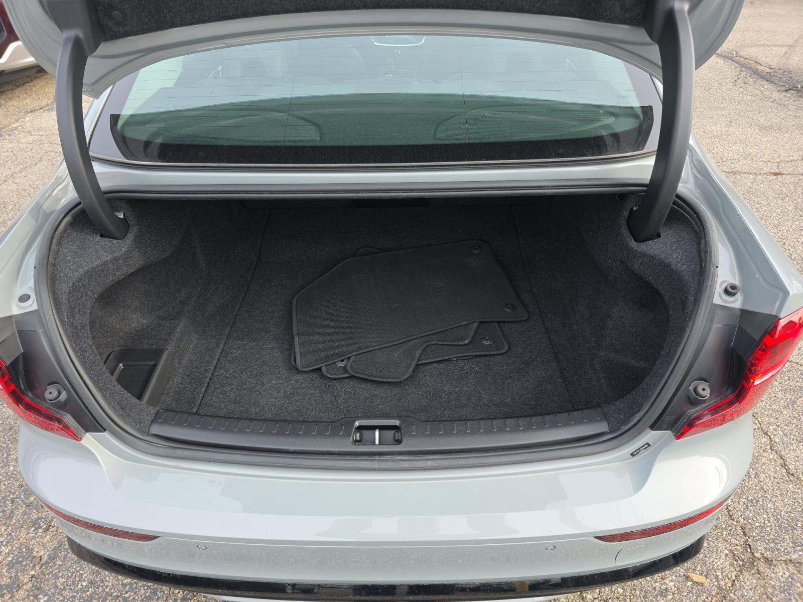 2024 Volvo S60 B5 Plus FWD