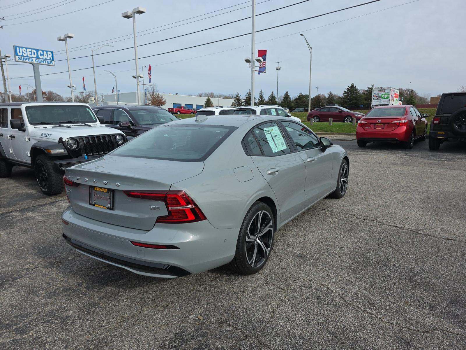 2024 Volvo S60 B5 Plus FWD