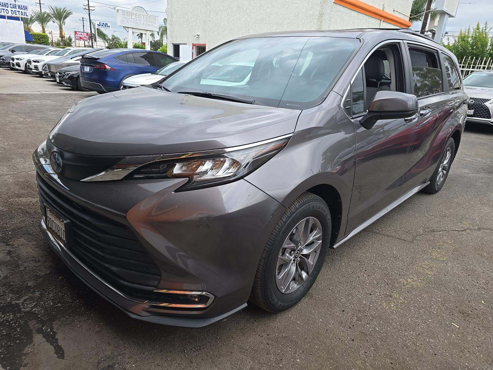 2022 Toyota Sienna XLE FWD