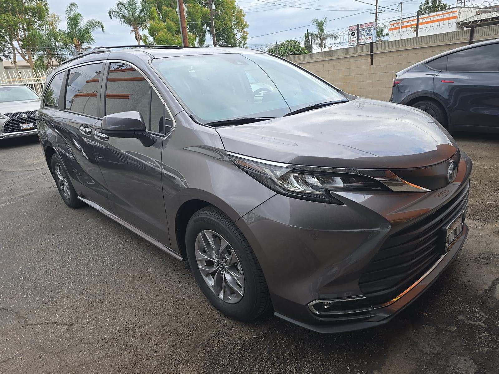 2022 Toyota Sienna XLE FWD