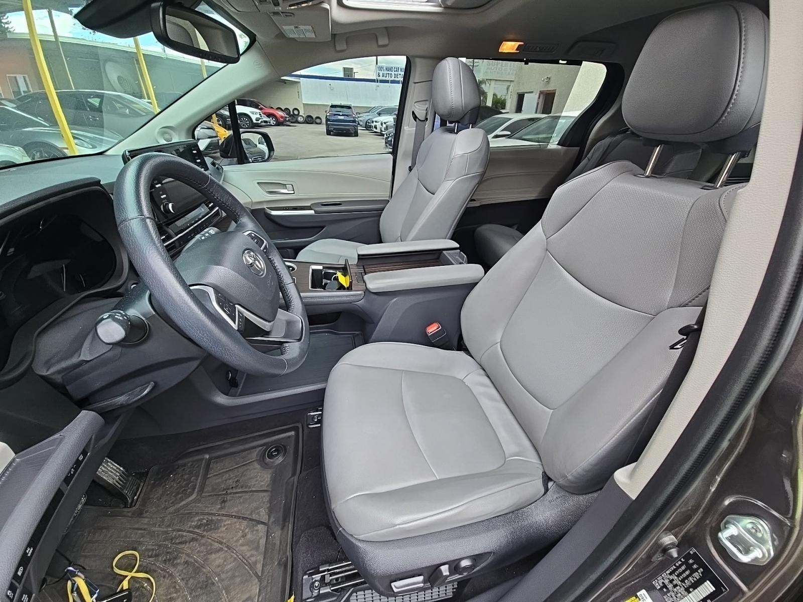 2022 Toyota Sienna XLE FWD