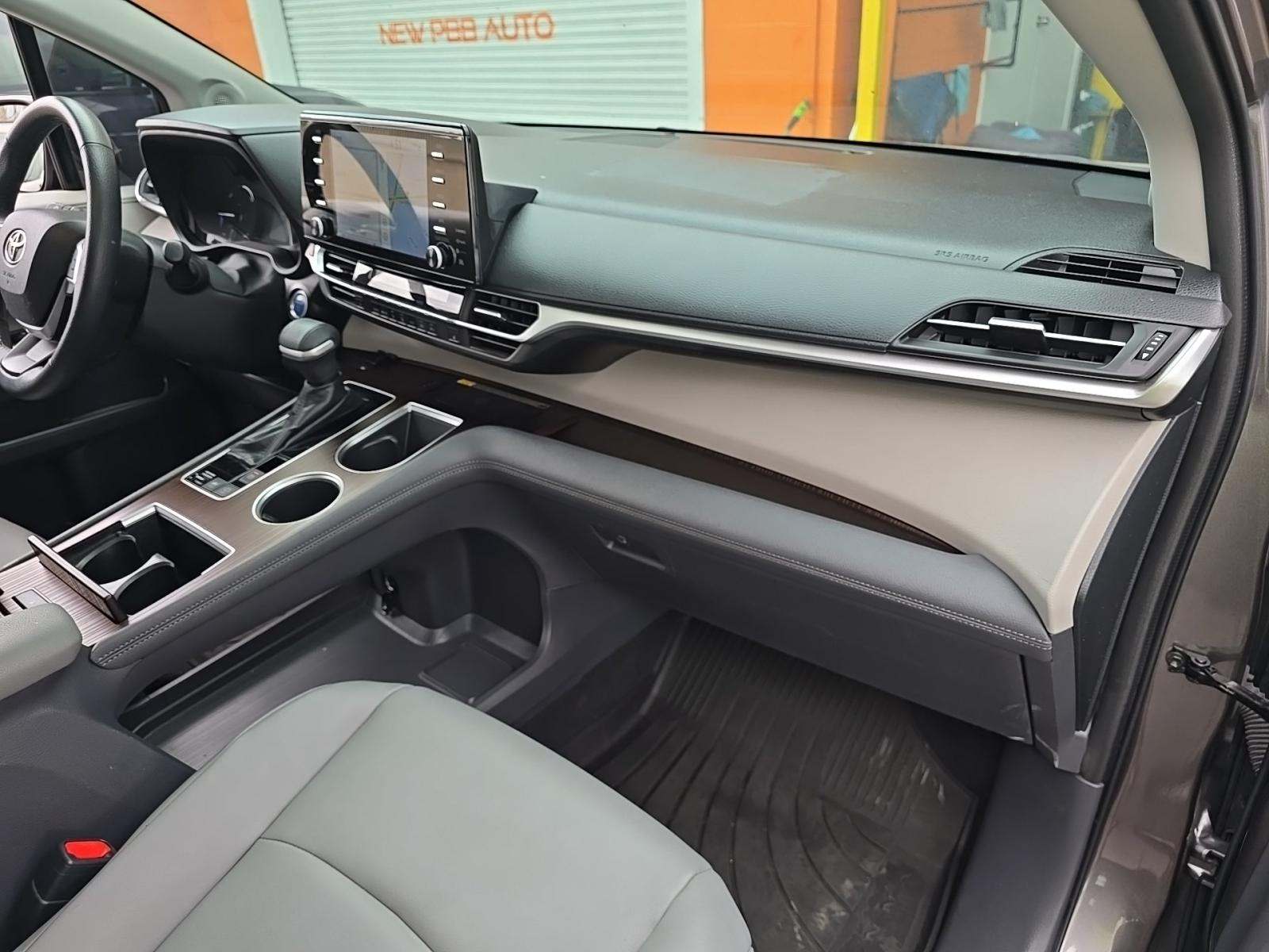 2022 Toyota Sienna XLE FWD