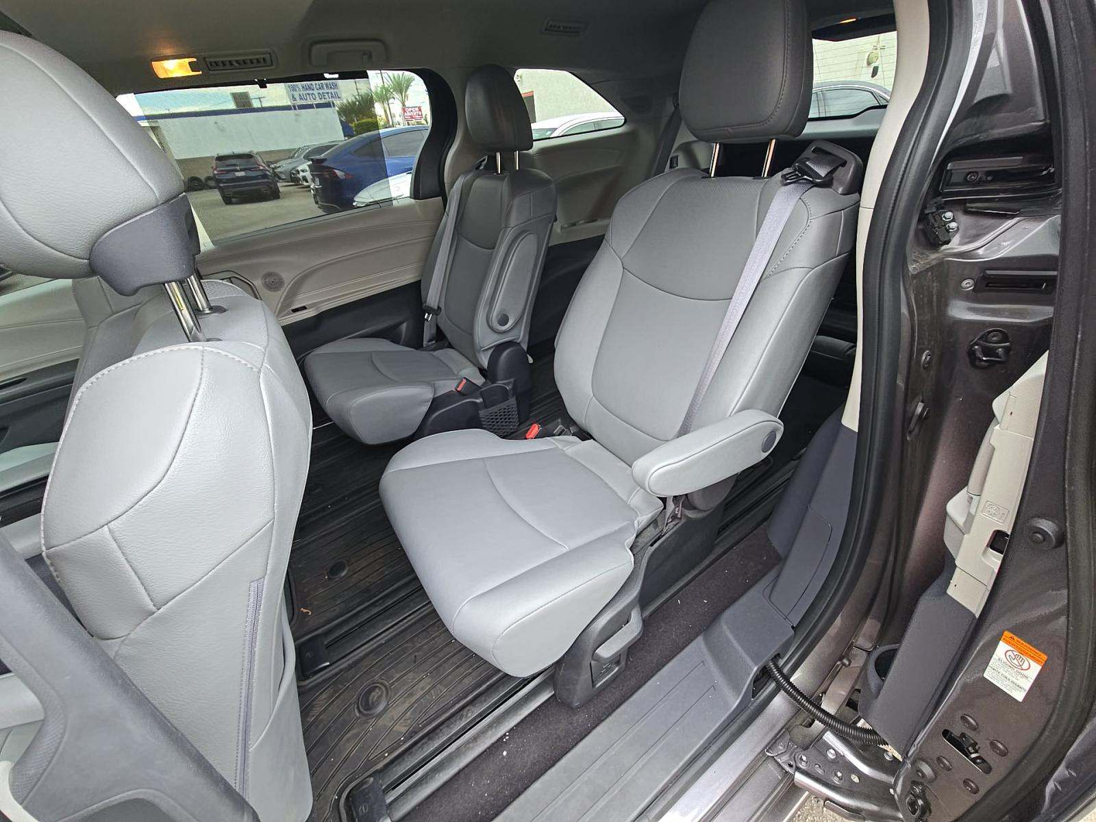 2022 Toyota Sienna XLE FWD