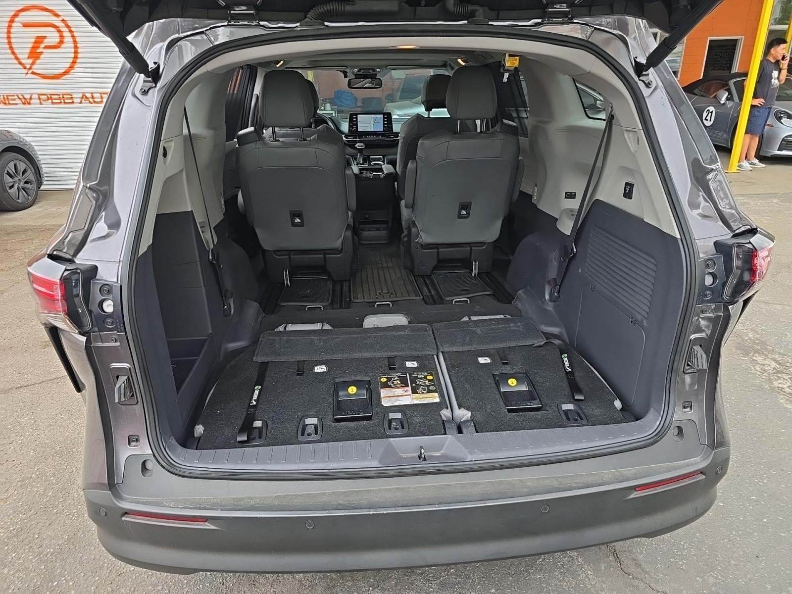 2022 Toyota Sienna XLE FWD