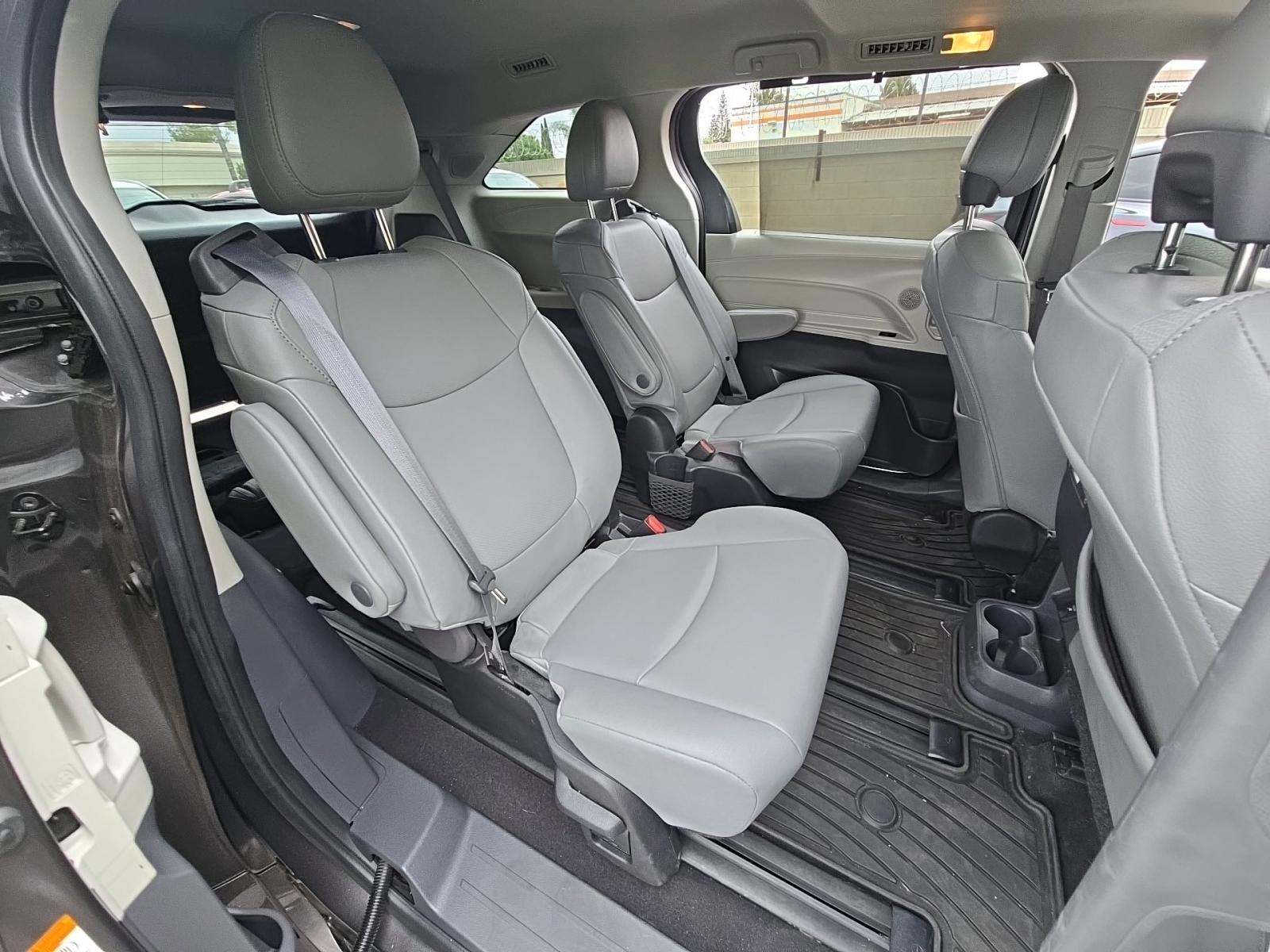 2022 Toyota Sienna XLE FWD