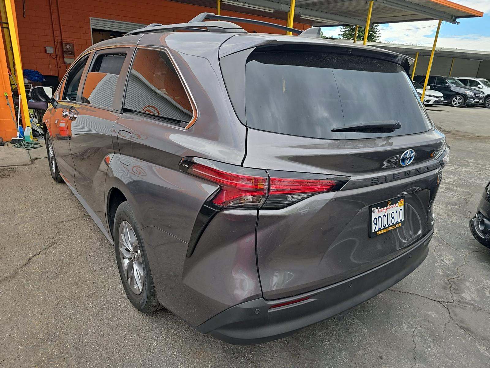 2022 Toyota Sienna XLE FWD