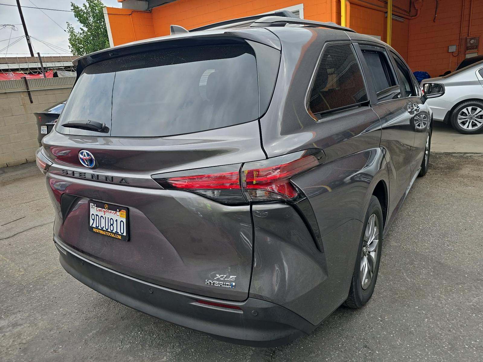 2022 Toyota Sienna XLE FWD