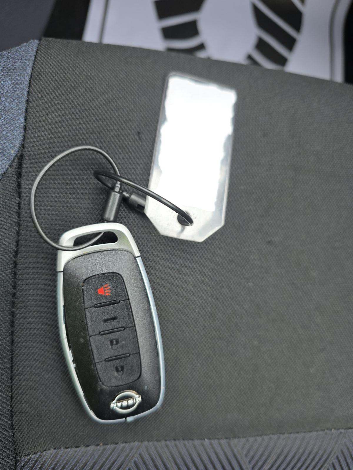NISSAN VERSA - 8