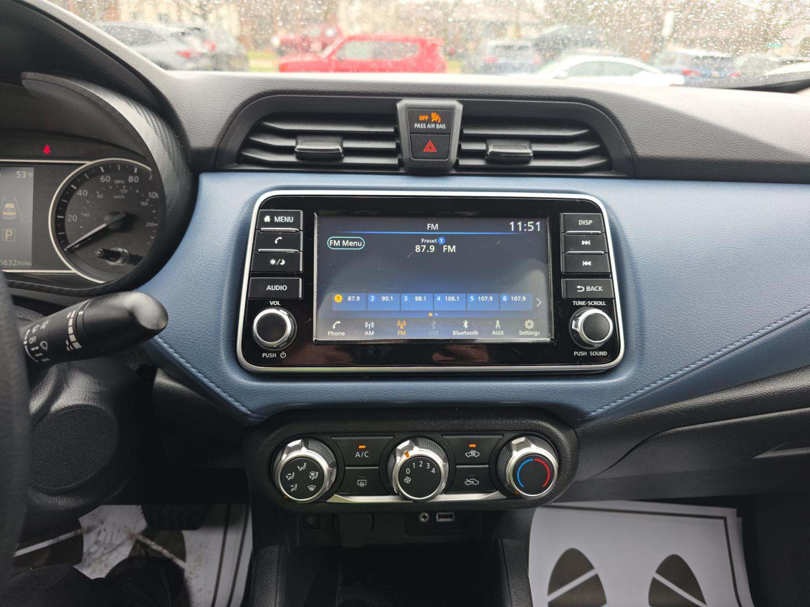 NISSAN VERSA - 10