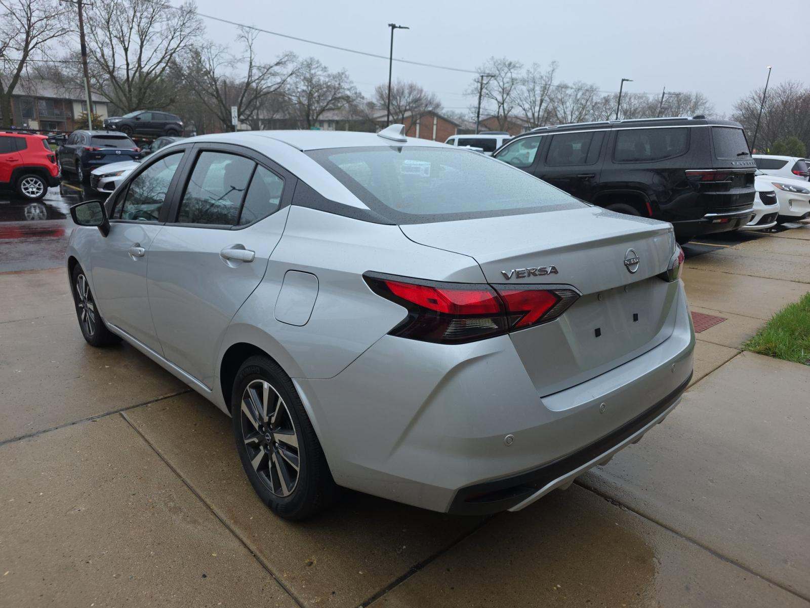 NISSAN VERSA - 2