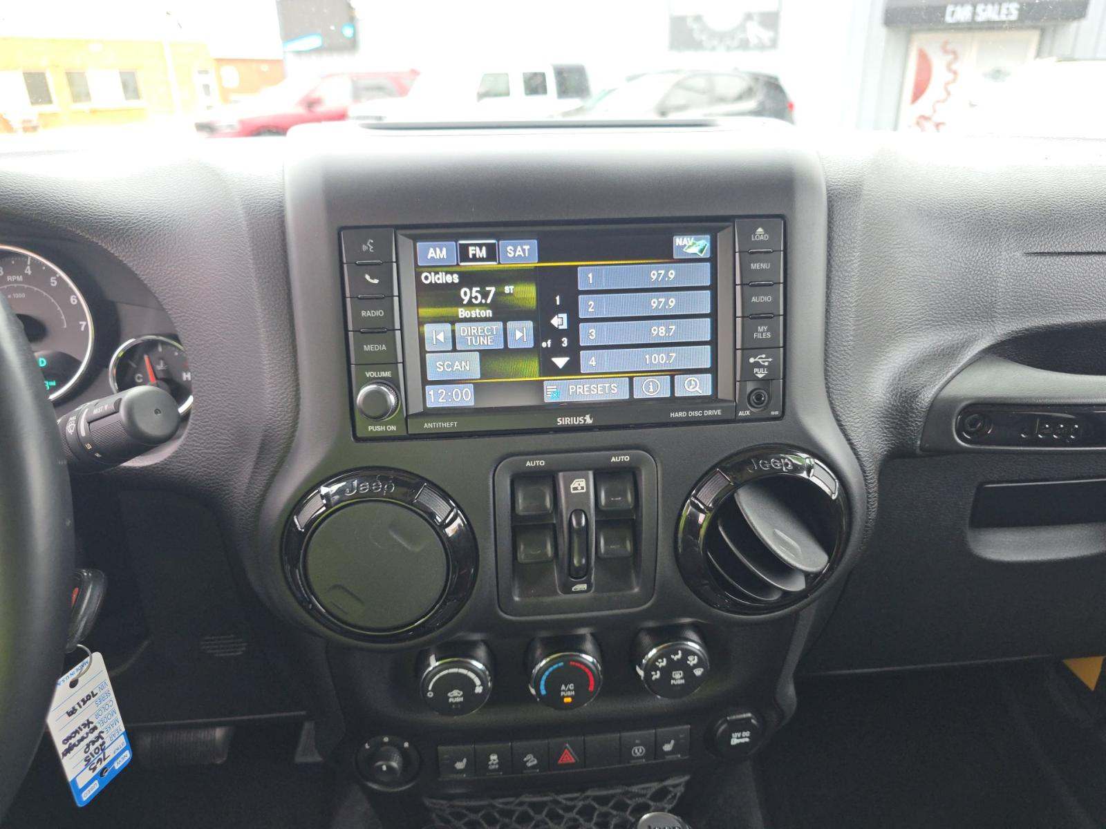 JEEP UNLIMITED SAHARA ALTITUDE EDITION - 10