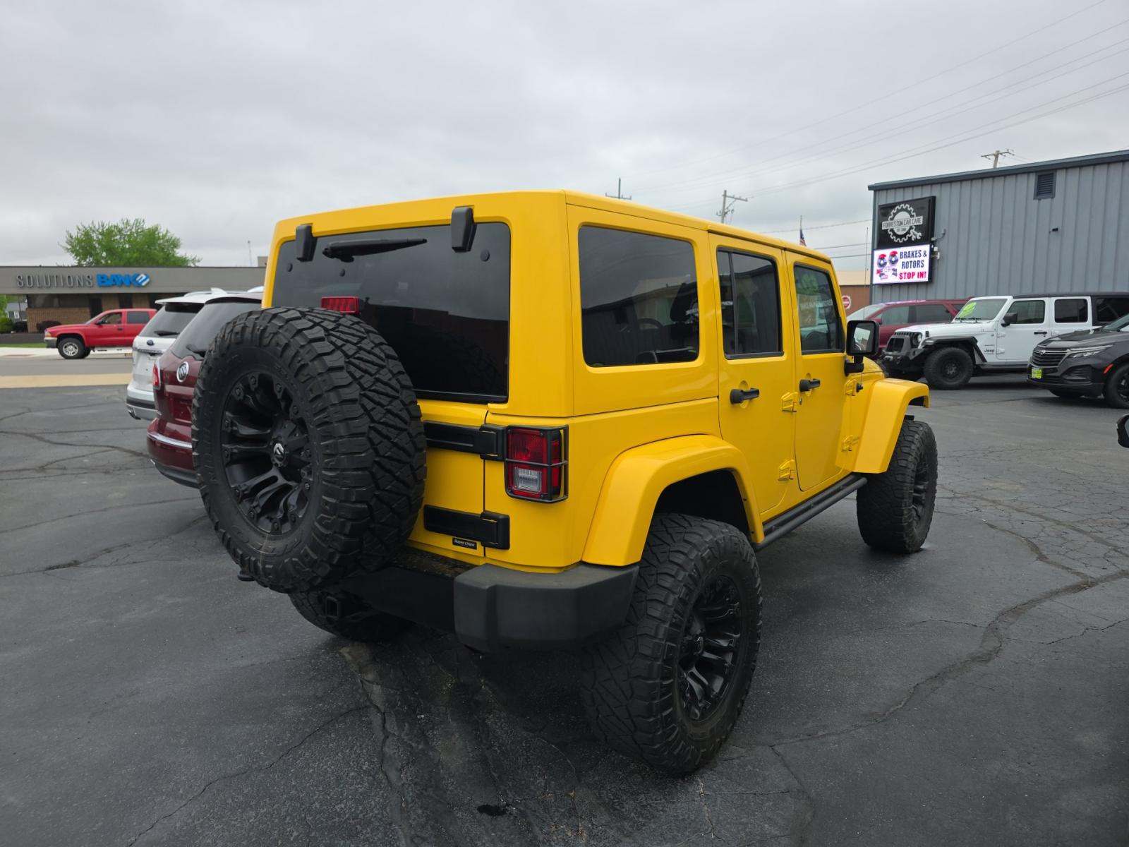 JEEP UNLIMITED SAHARA ALTITUDE EDITION - 3