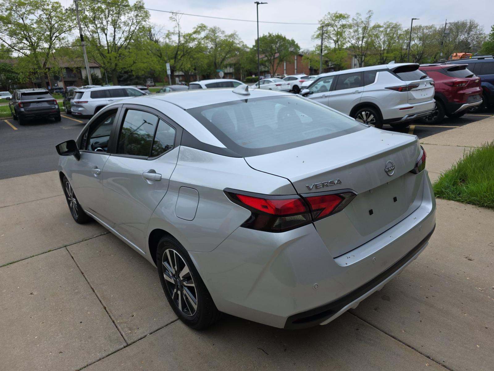 NISSAN VERSA - 2