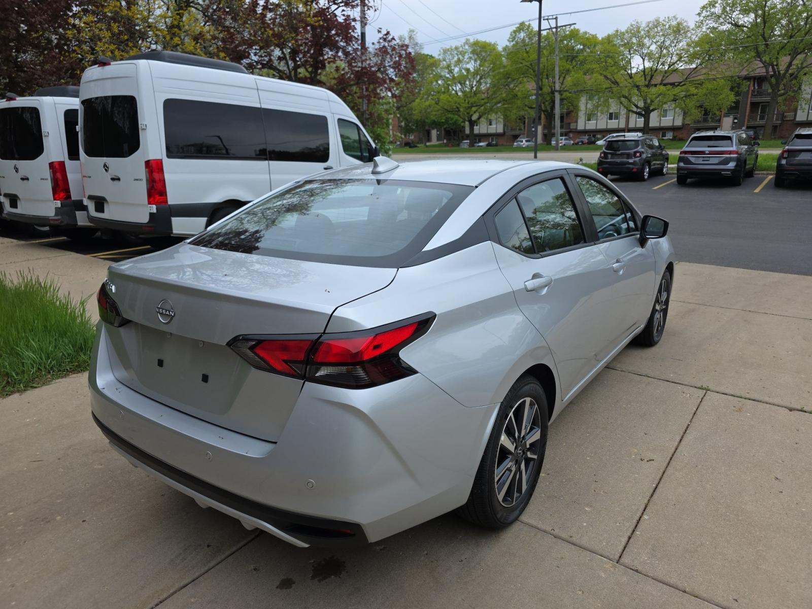 NISSAN VERSA - 3