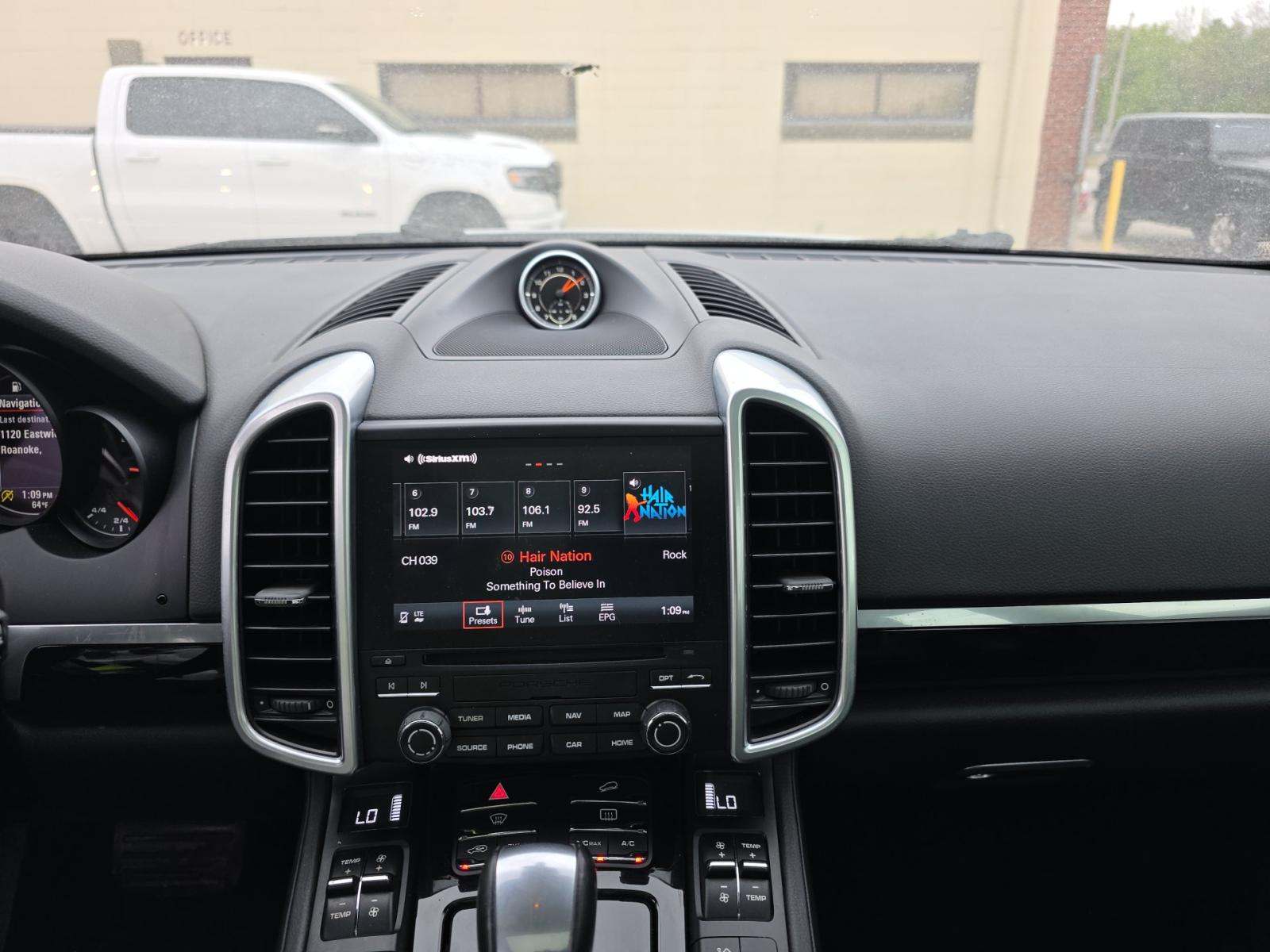 PORSCHE CAYENNE - 10