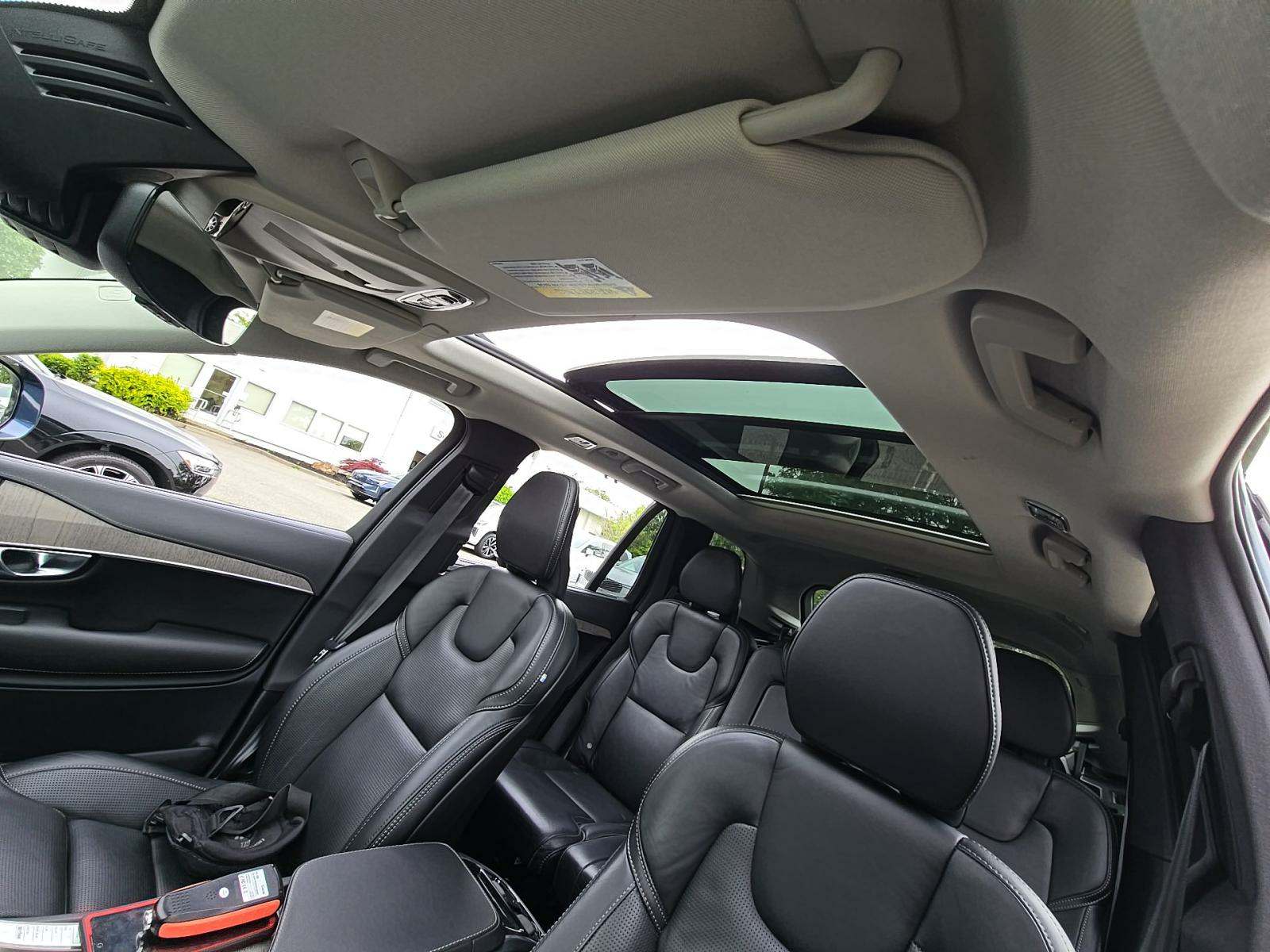 2022 Volvo XC90 T6 Inscription AWD