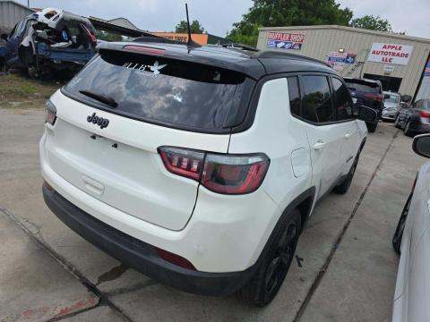 JEEP LATITUDE ALTITUDE EDITION - 3