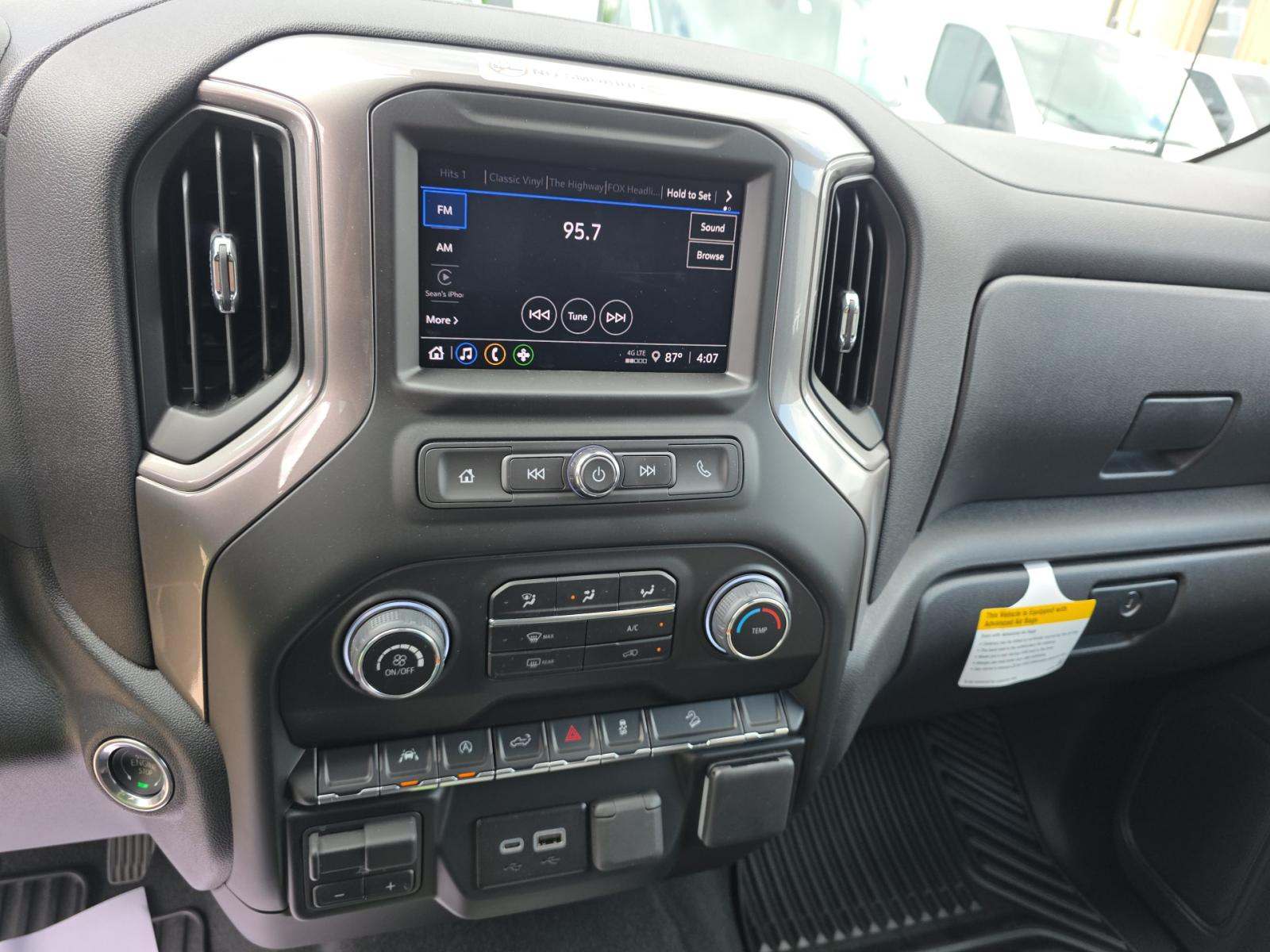 CHEVROLET SILVERADO - 10