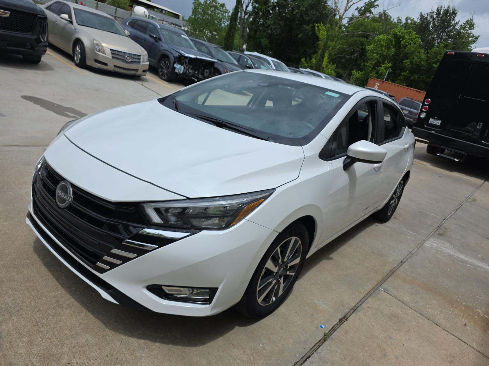 NISSAN VERSA - 1