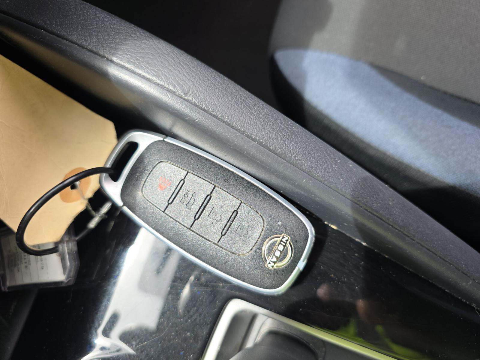 NISSAN VERSA - 8