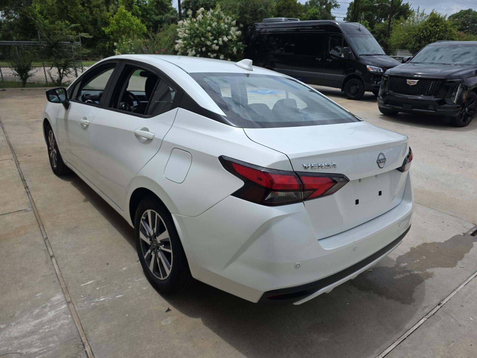 NISSAN VERSA - 2