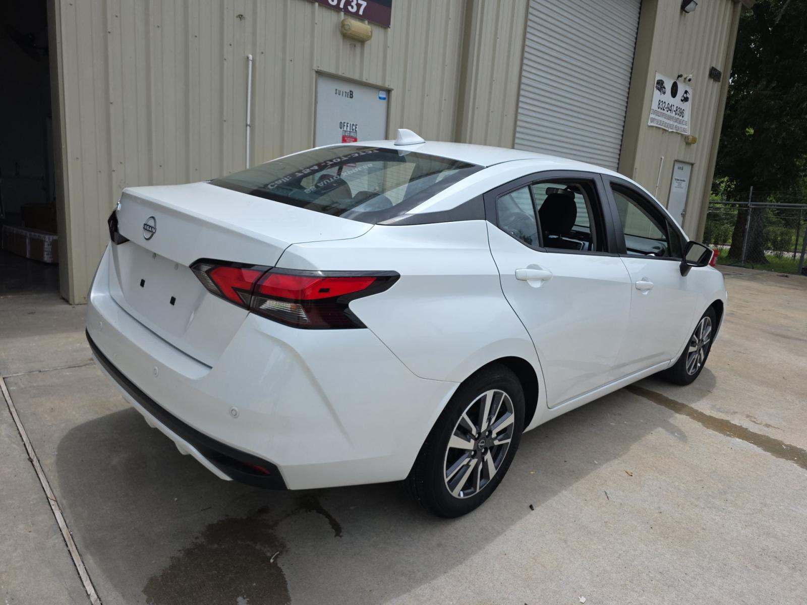 NISSAN VERSA - 3