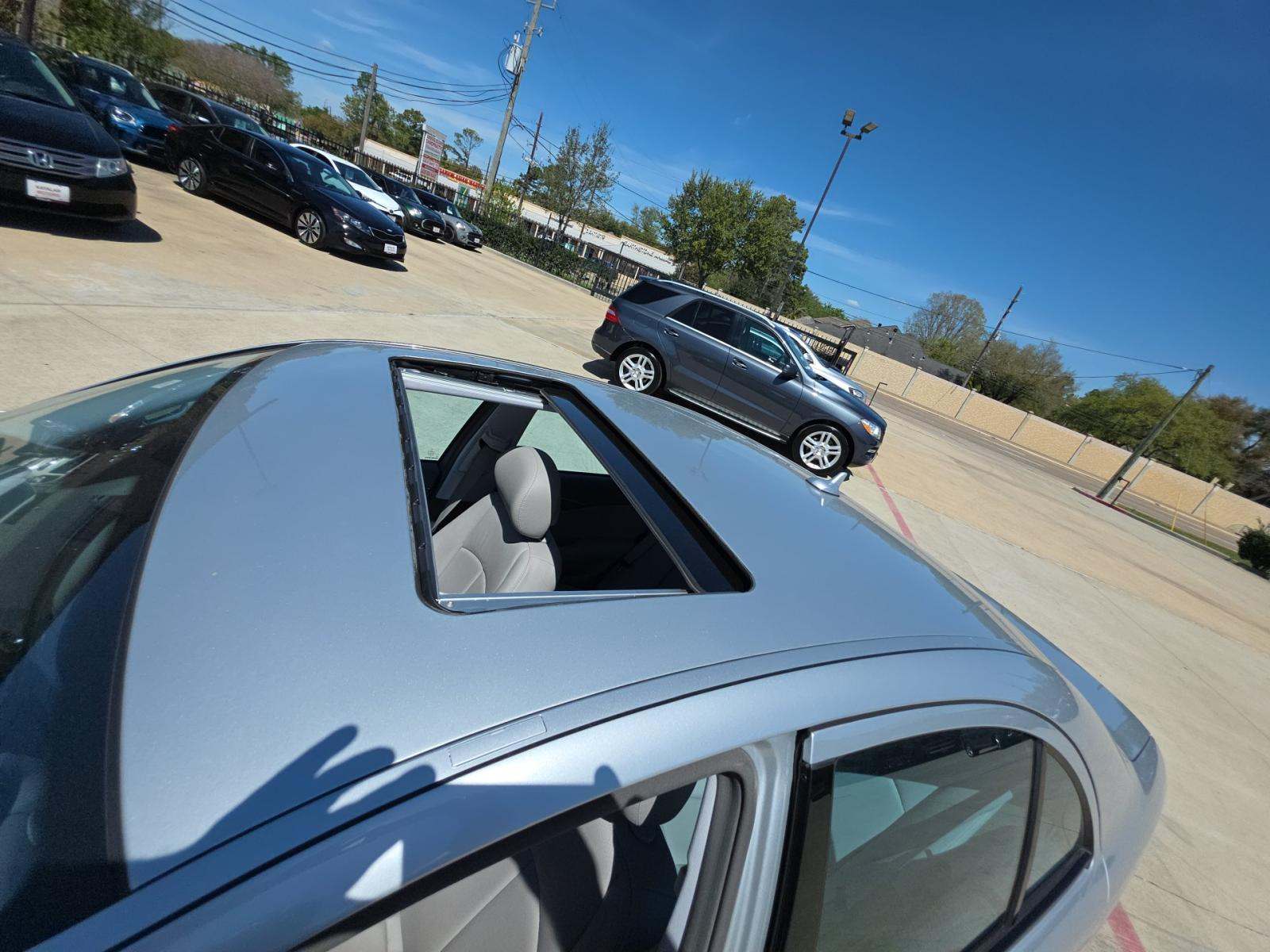 MERCEDES-BENZ E-CLASS - 8