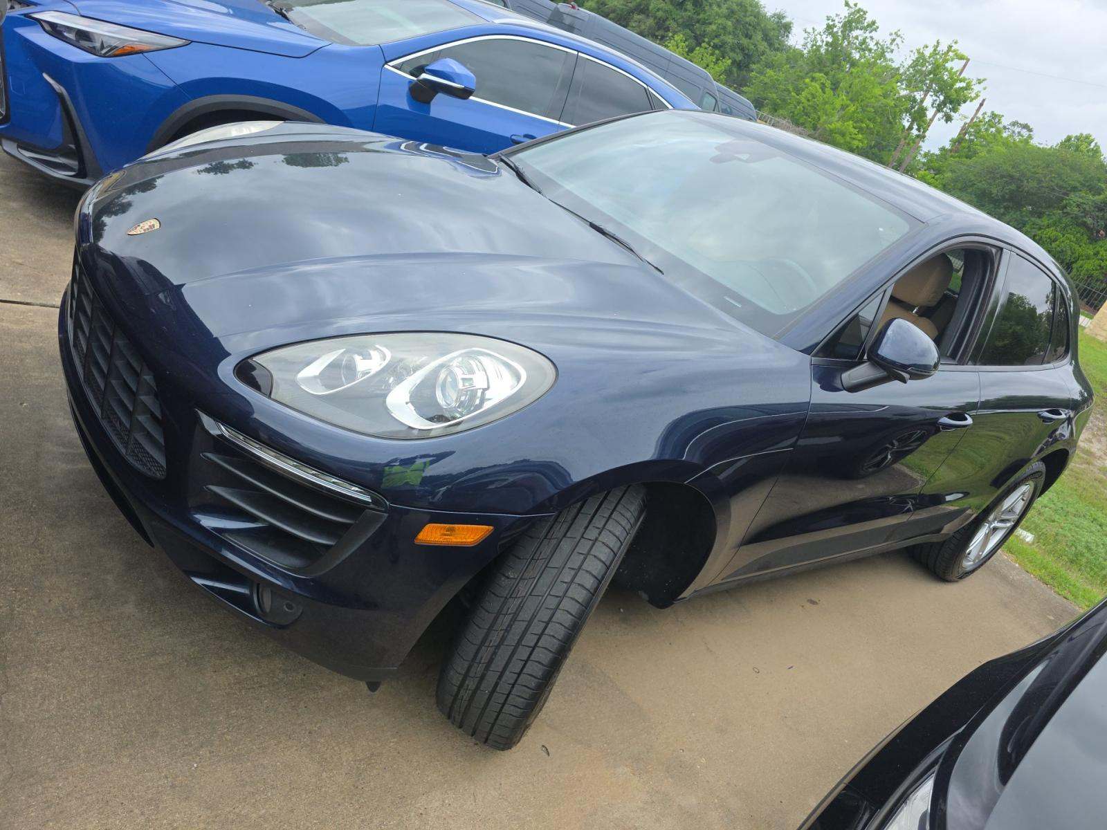 2017 Porsche Macan Base AWD