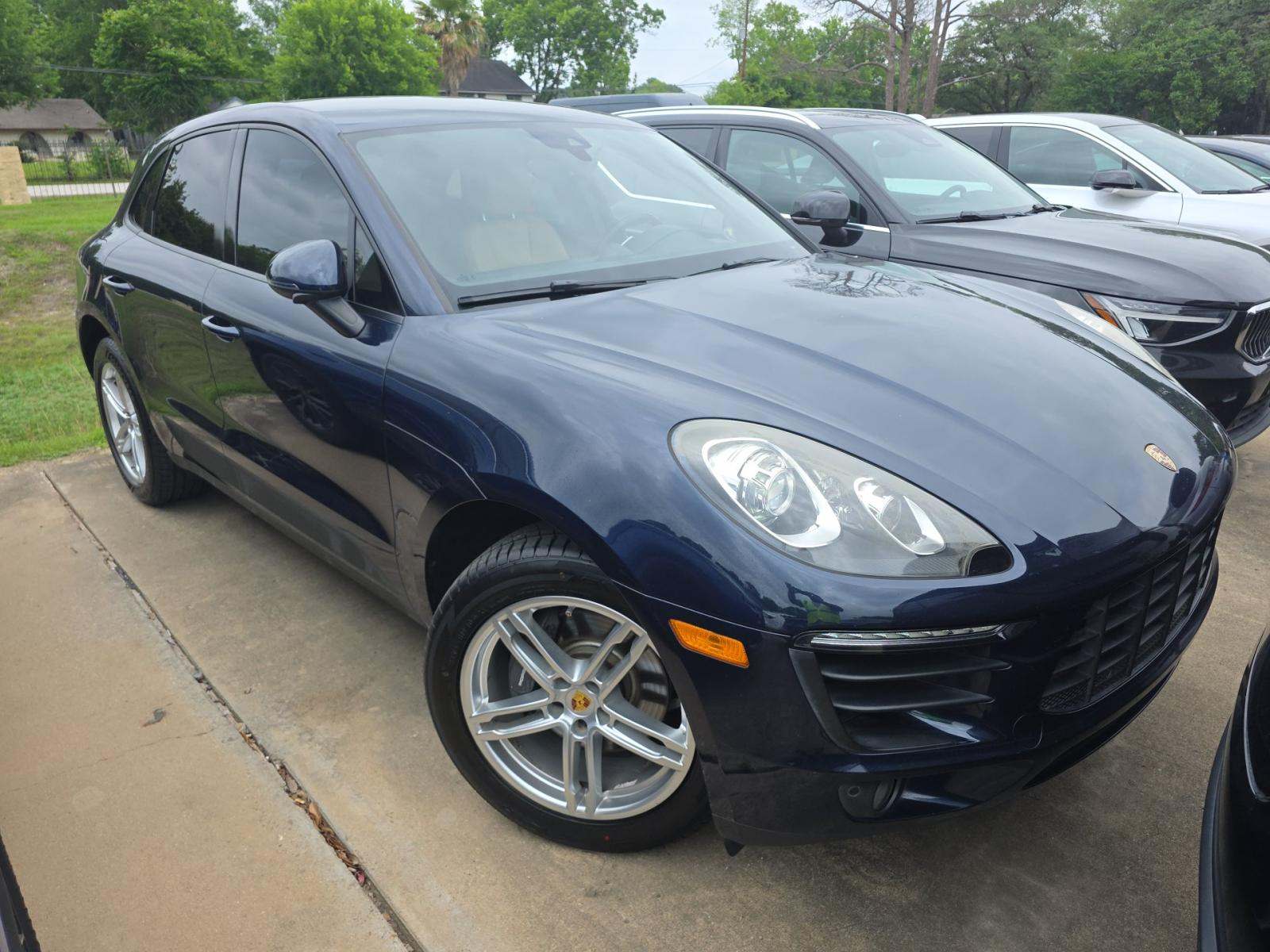 2017 Porsche Macan Base AWD