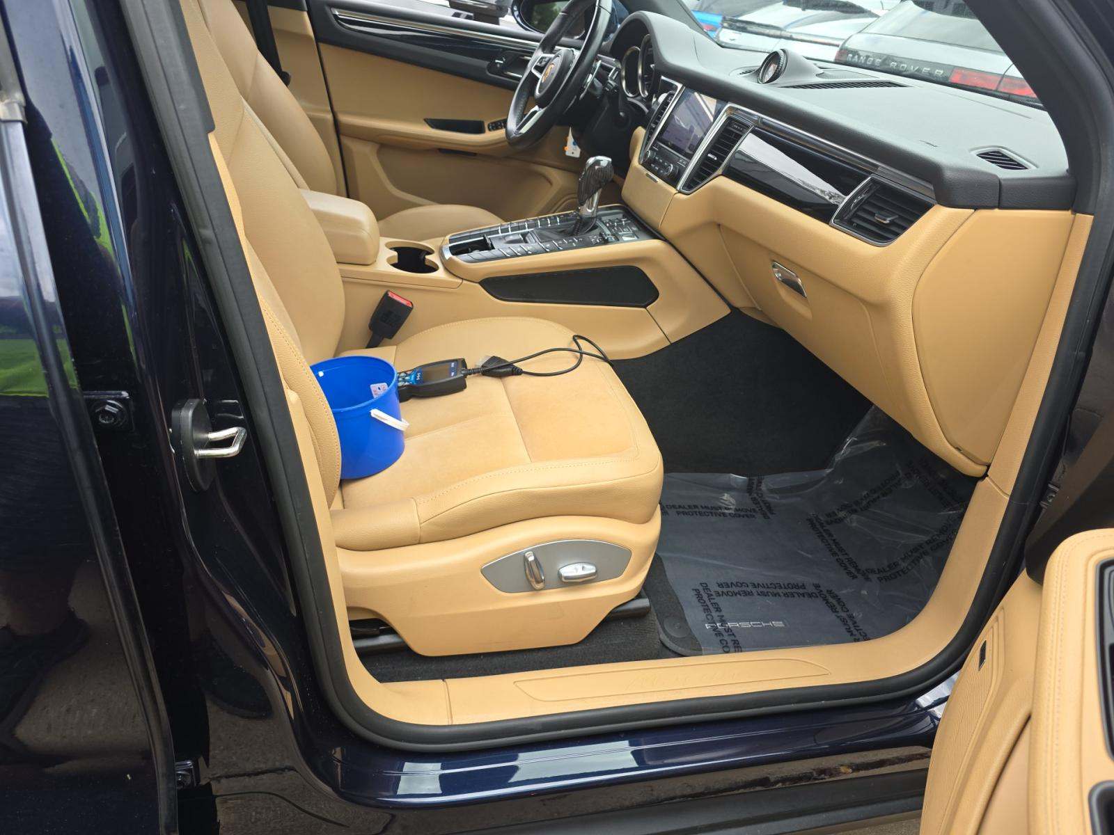 2017 Porsche Macan Base AWD