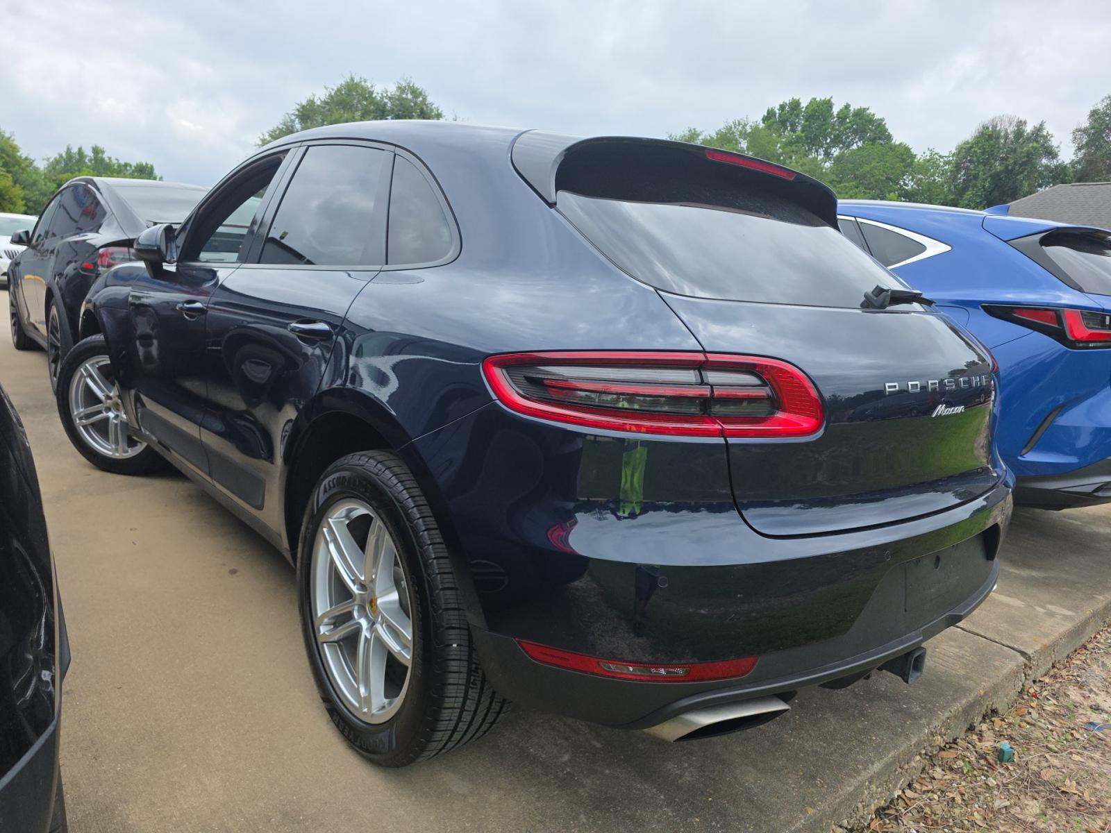 2017 Porsche Macan Base AWD