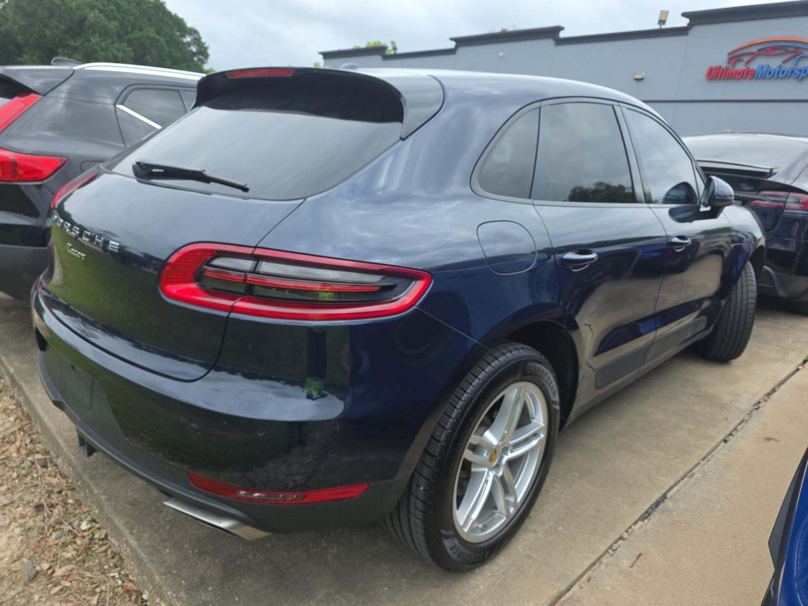 2017 Porsche Macan Base AWD