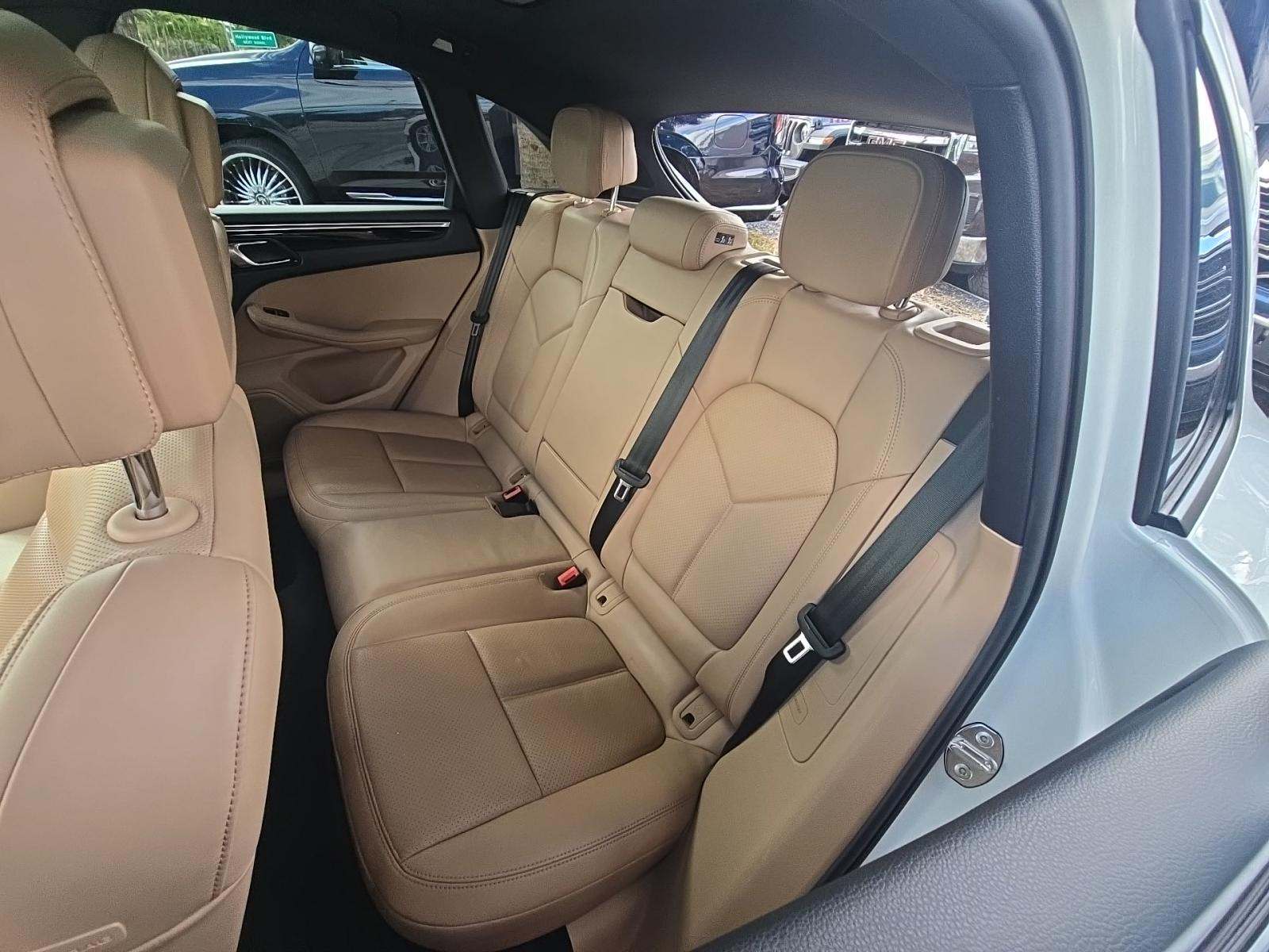 2024 Porsche Macan Base AWD