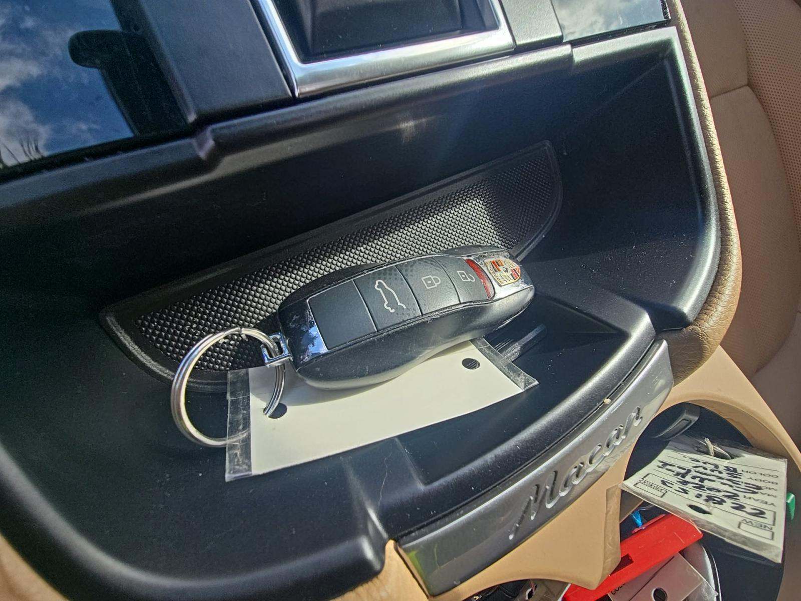 2024 Porsche Macan Base AWD