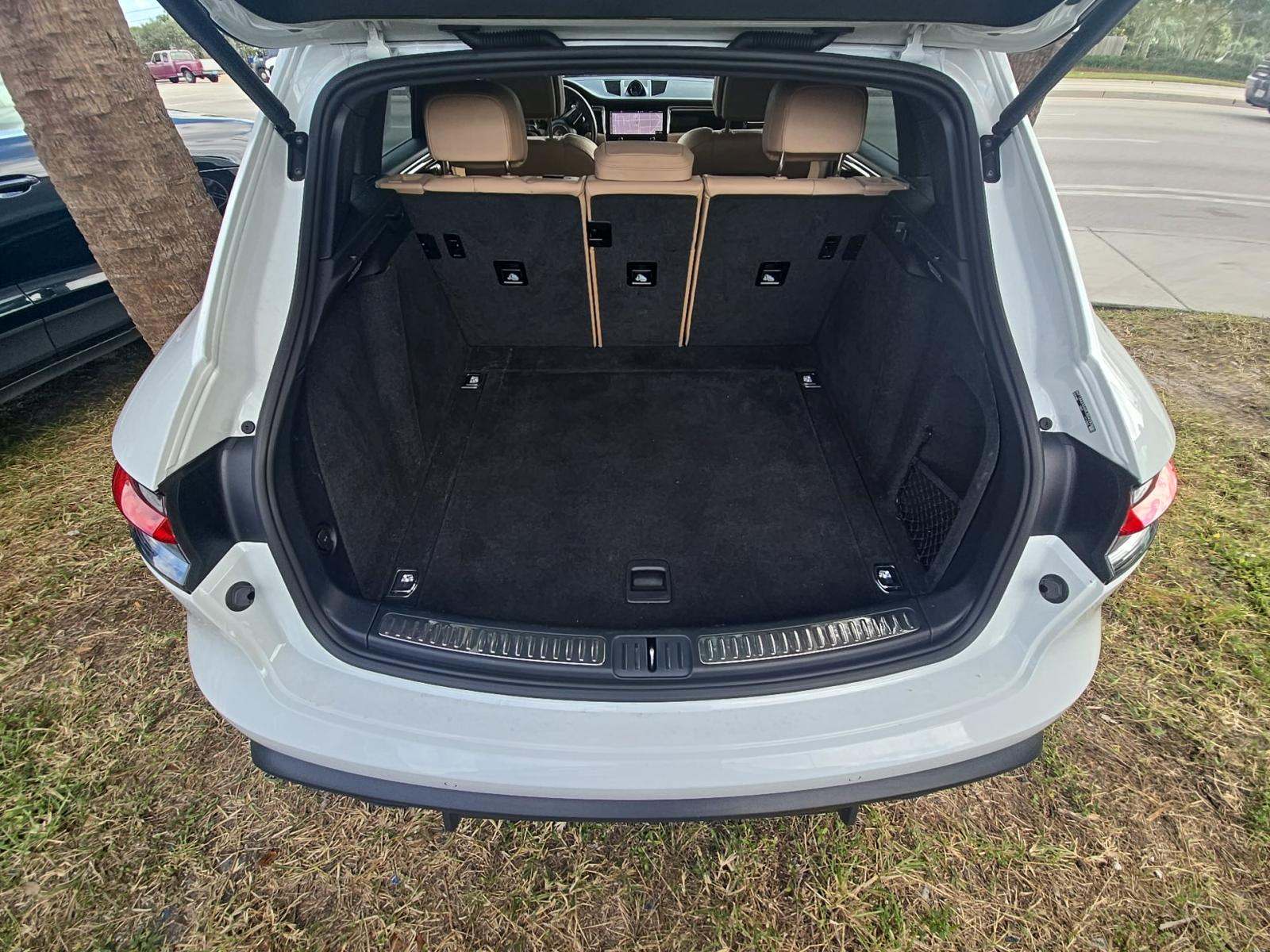 2024 Porsche Macan Base AWD