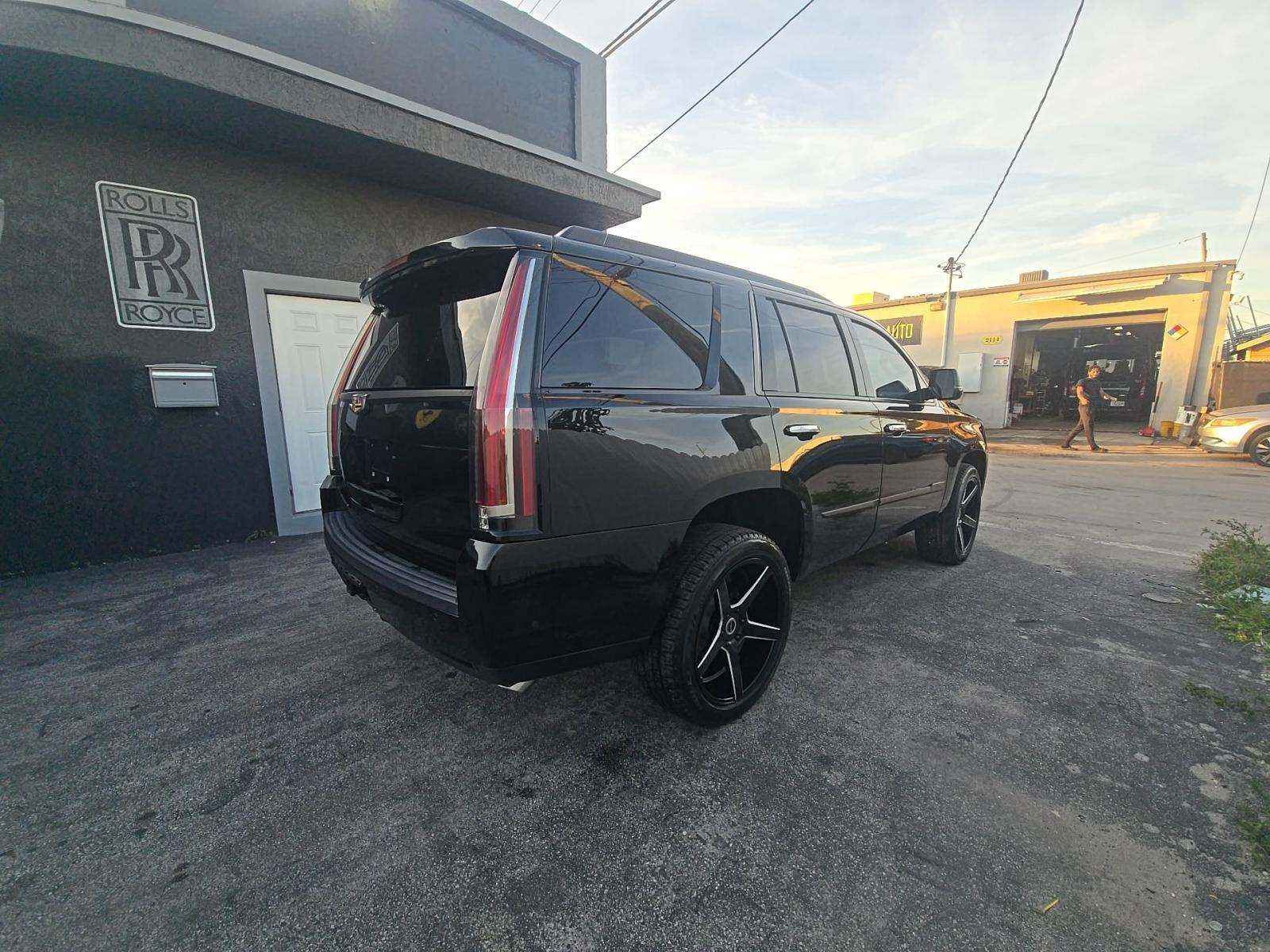 2017 Cadillac Escalade Premium Luxury RWD