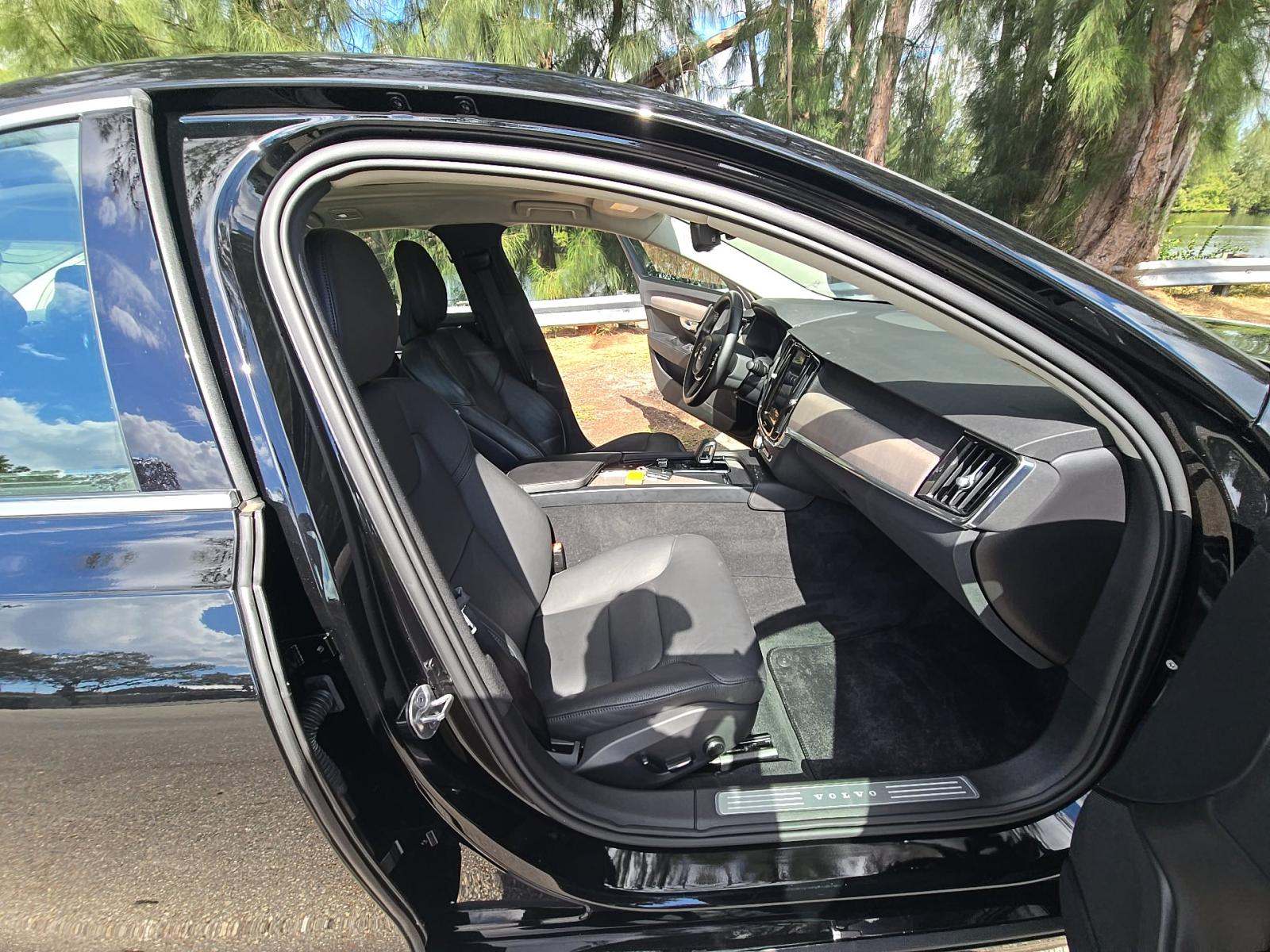 2023 Volvo S90 B6 Plus AWD