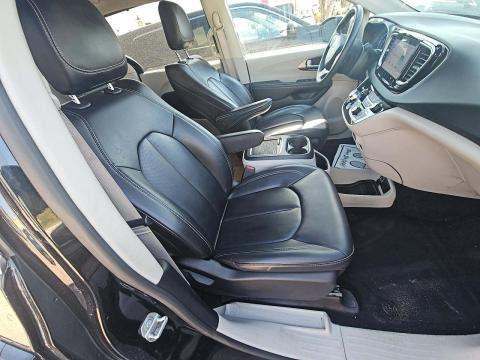 2023 Chrysler Pacifica Touring L FWD