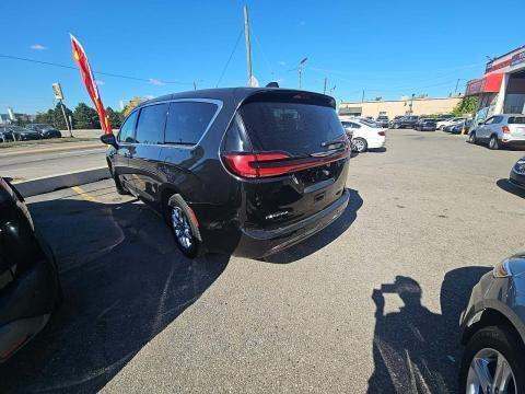 2023 Chrysler Pacifica Touring L FWD