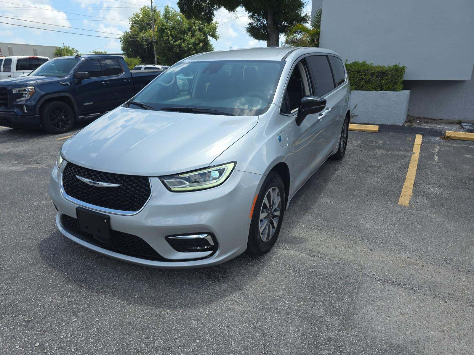 2024 Chrysler Pacifica Hybrid Select FWD