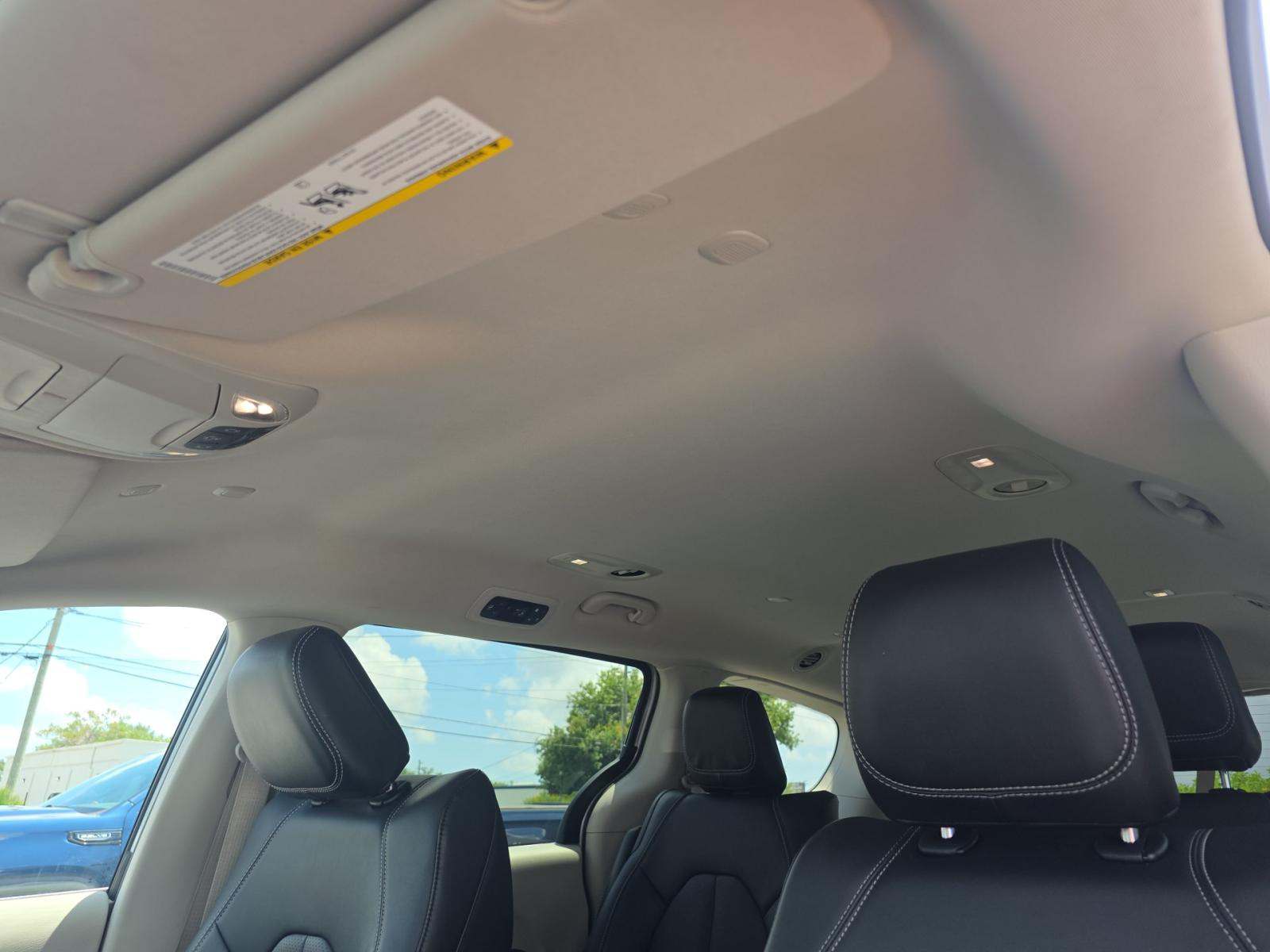 2024 Chrysler Pacifica Hybrid Select FWD