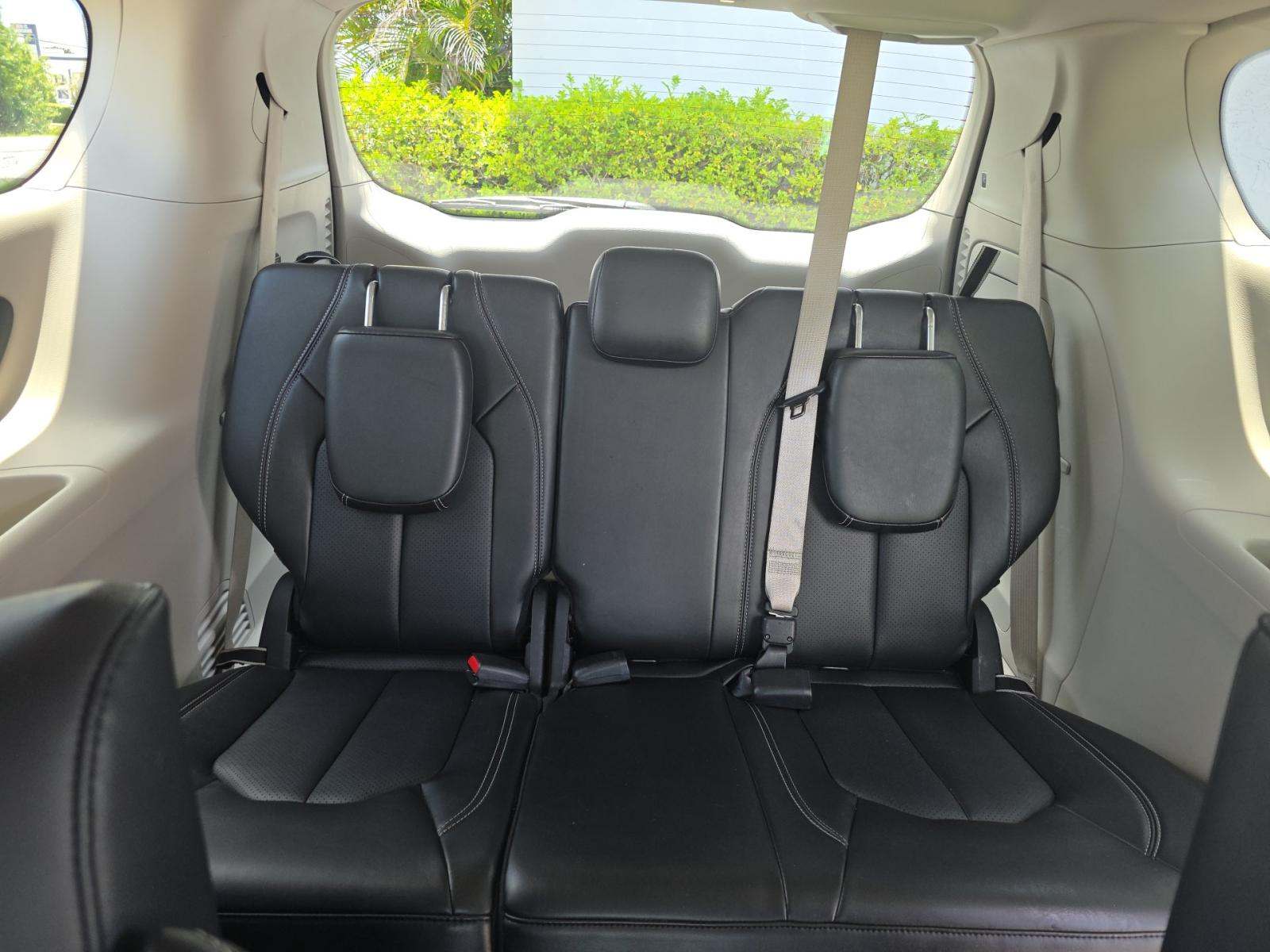 2024 Chrysler Pacifica Hybrid Select FWD